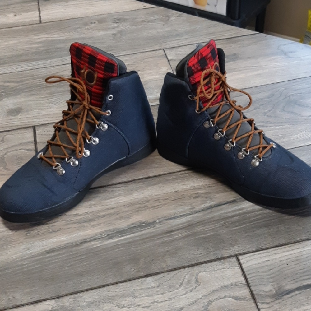 Shoes - Picture 4 of 7